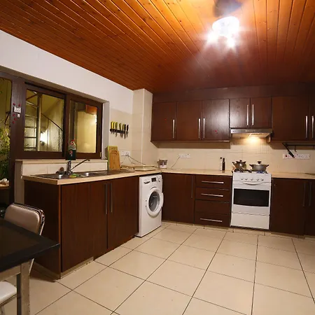 Satori House Vandrarhem Limassol